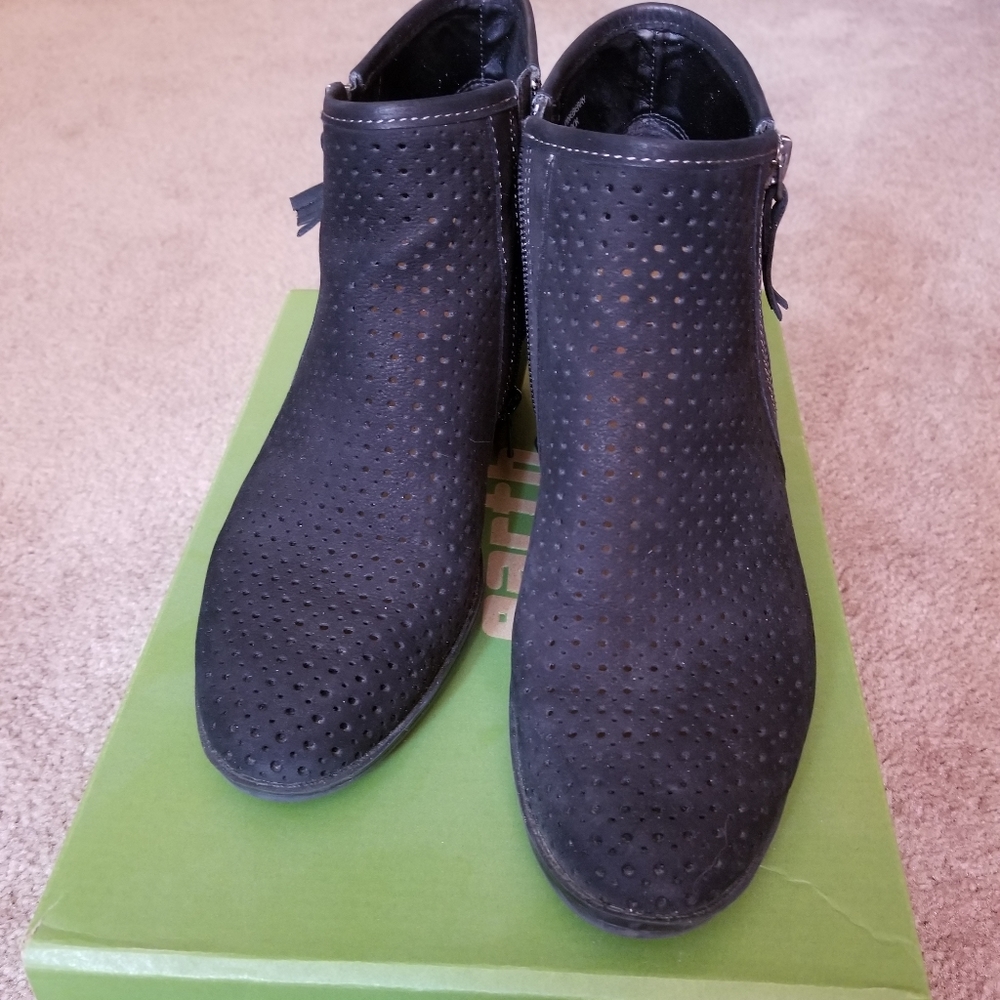 Earth Pineberry Ankle Boots